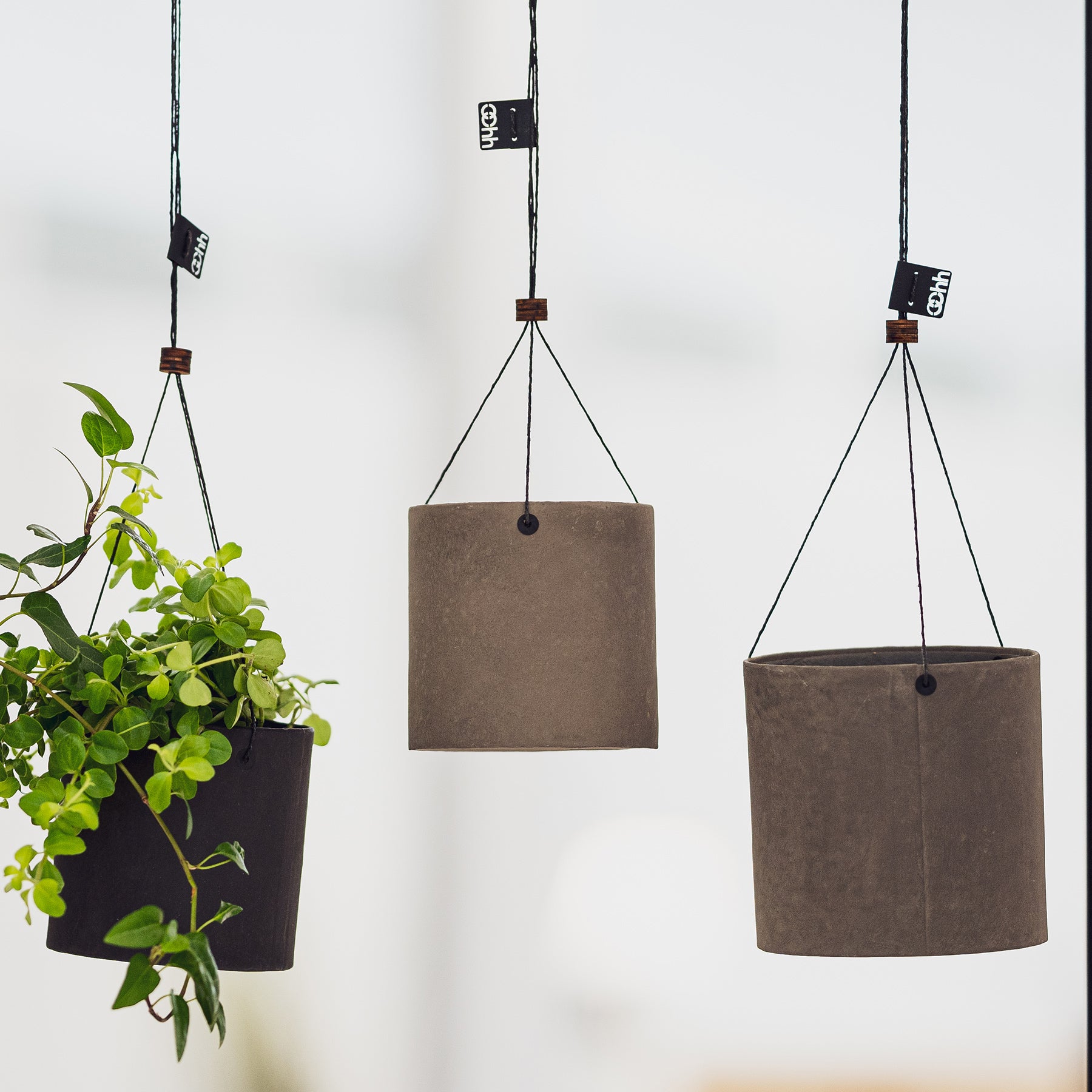 Set of 2 Hanging Pots - Waterproof Recycled Paper - Taupe