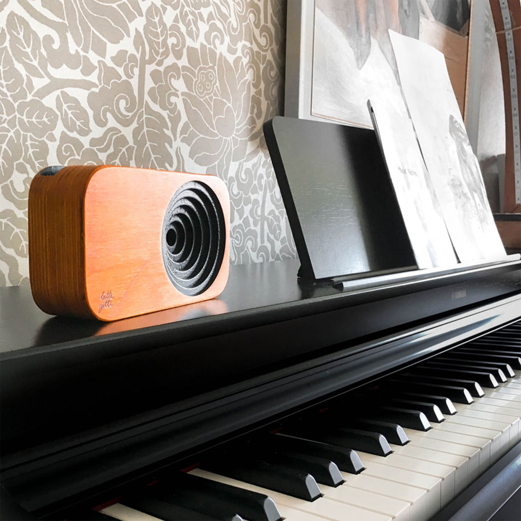 Wooden Smartphone Speaker - Black by Bitti Gitti