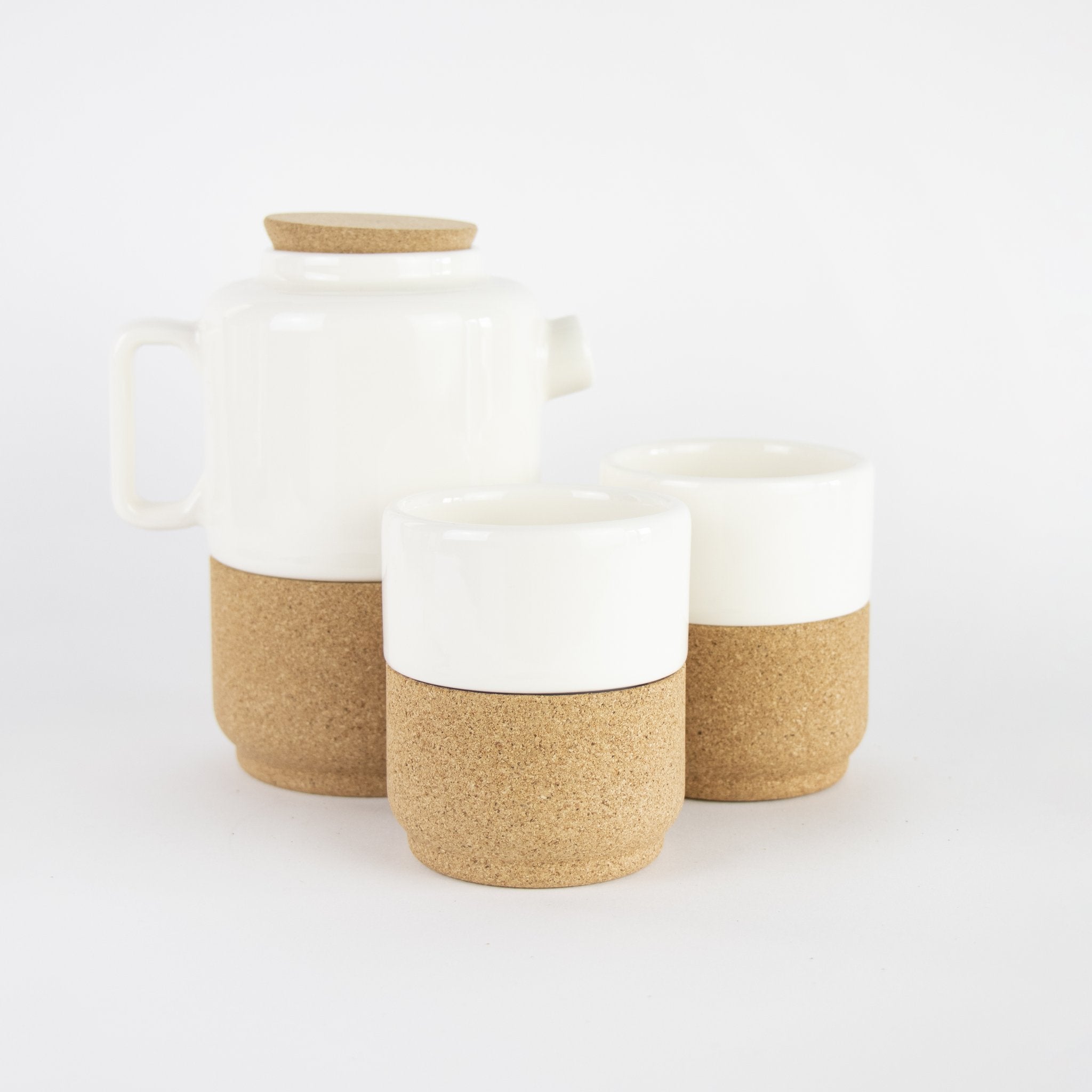 White cork and ceramic teapot with 2 matching handleless mugs